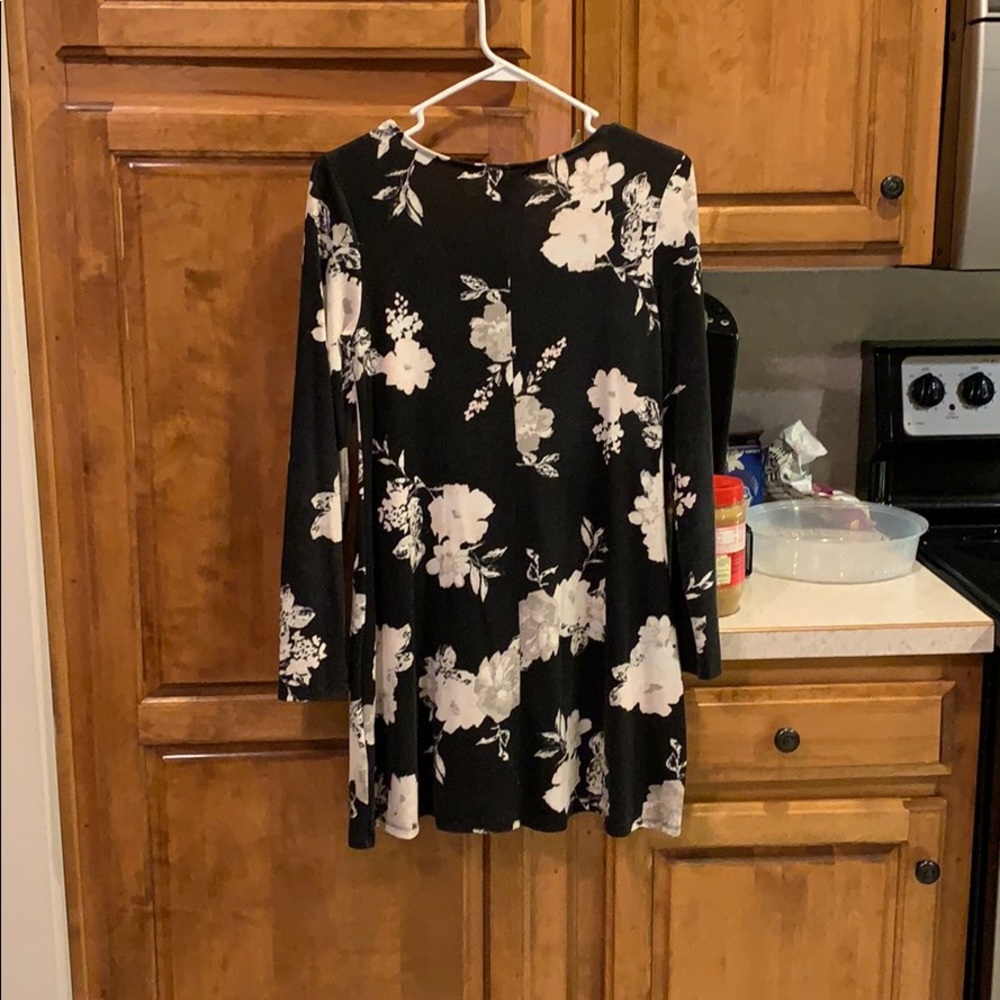 Dress - Picture 3 of 3